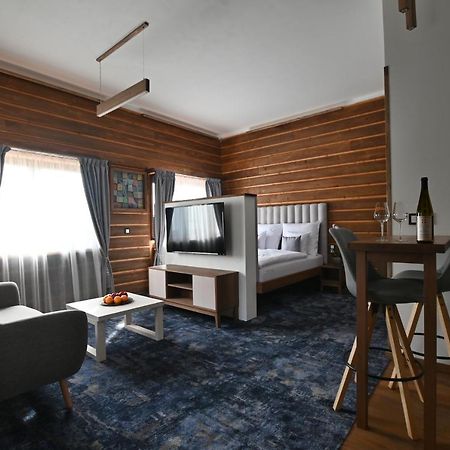 חומוטוב Apartmany Spessart מראה חיצוני תמונה