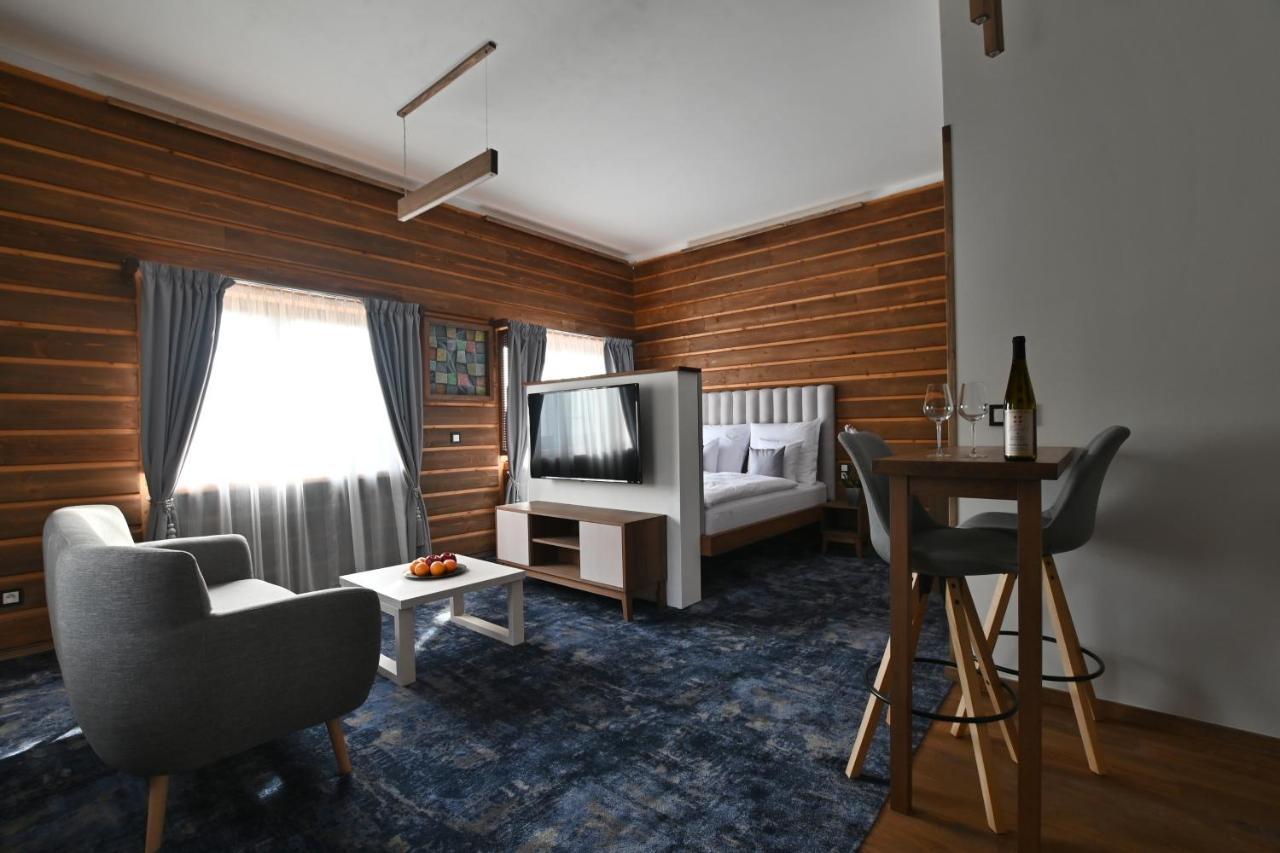 חומוטוב Apartmany Spessart מראה חיצוני תמונה