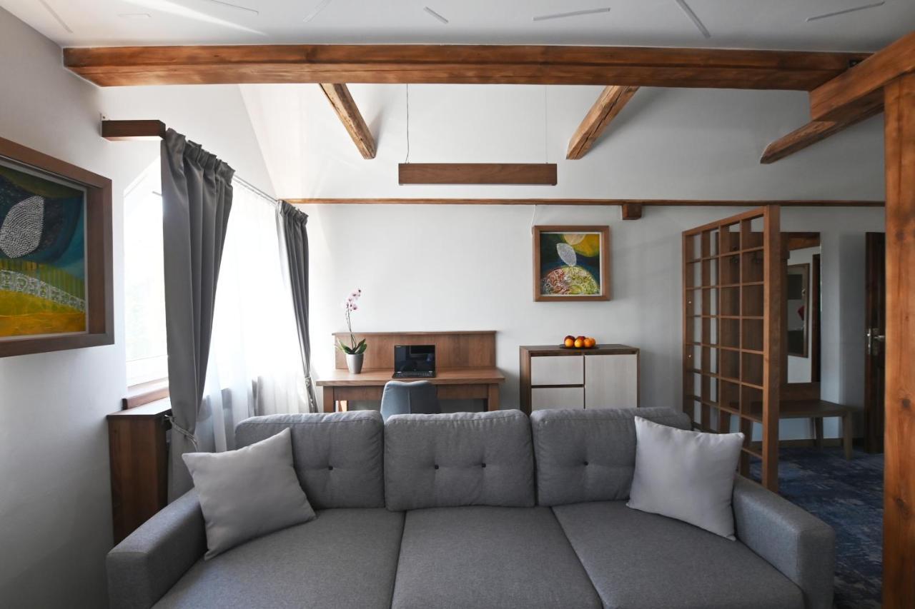 חומוטוב Apartmany Spessart מראה חיצוני תמונה